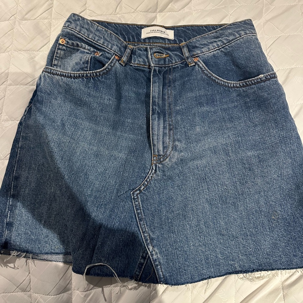 Women’s Zara denim skirt size M